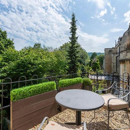 Beautiful Studio With Private Outside Terrace Appartement Bath Buitenkant foto